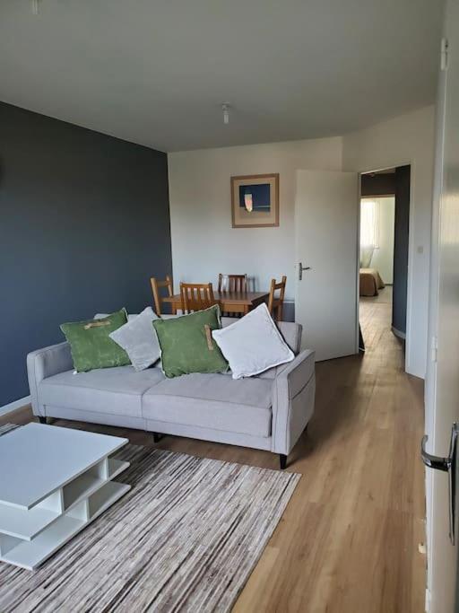 Appartement moderne et équipé LʼIsle-Jourdain Exterior foto