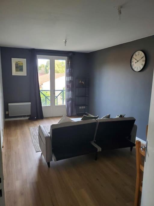 Appartement moderne et équipé LʼIsle-Jourdain Exterior foto